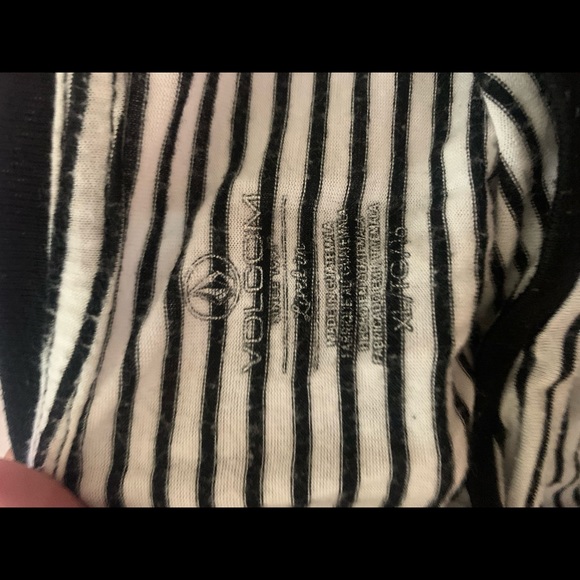 Volcom crop top - Picture 2 of 3